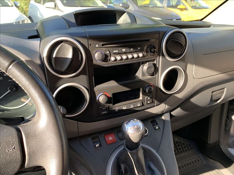 Citroën Berlingo 1,6 HDI MULTISPACE ČR - fotka 11 z 17