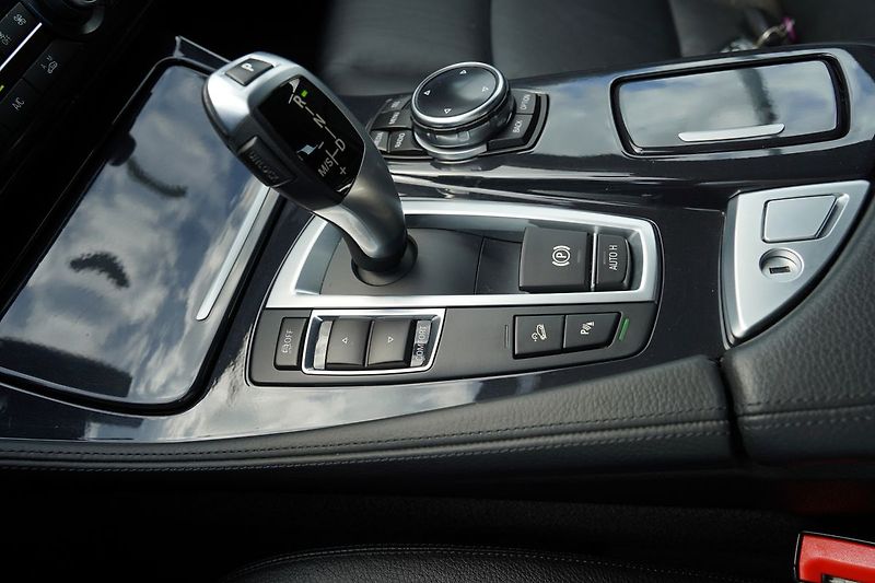 BMW Řada 5 520d xDrive/185 PS/kůže/AT - fotka 35 z 39