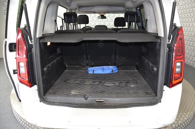 Opel Combo (2022) 1.5D 96 Elegance Plus 5d - fotka 19 z 21