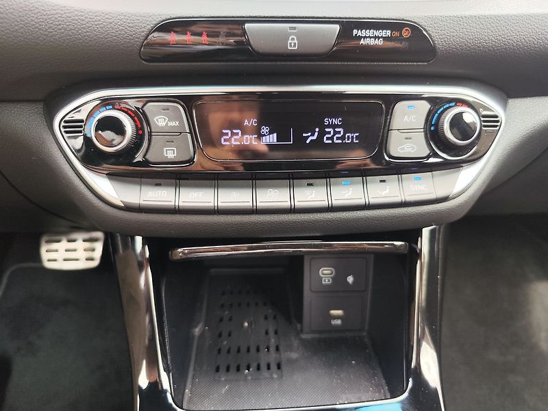 Hyundai i30 1.5 T-GDi/103kW N-Line DCT - fotka 22 z 32