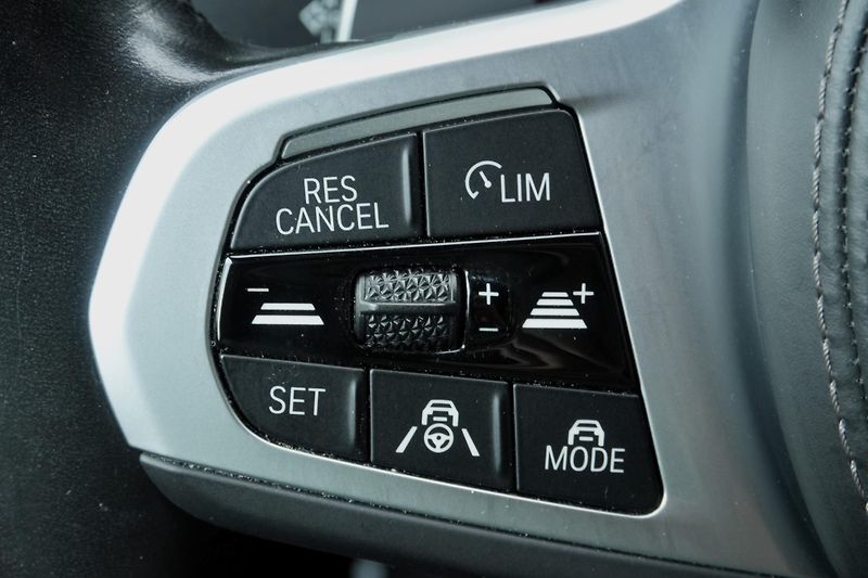 BMW X6 40i xDrive, ČR, Masáž, Webasto - fotka 18 z 44