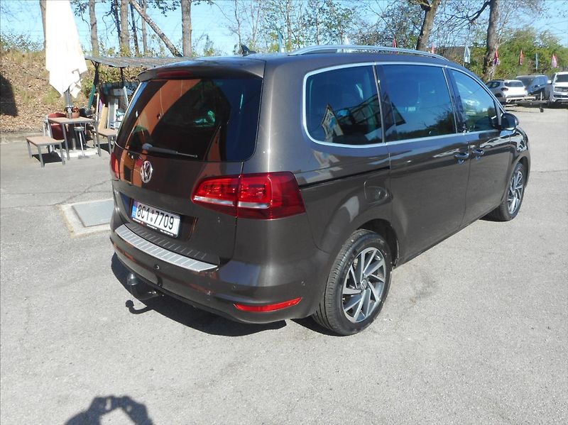 Volkswagen Sharan 2,0 TDi SOUND - fotka 5 z 38