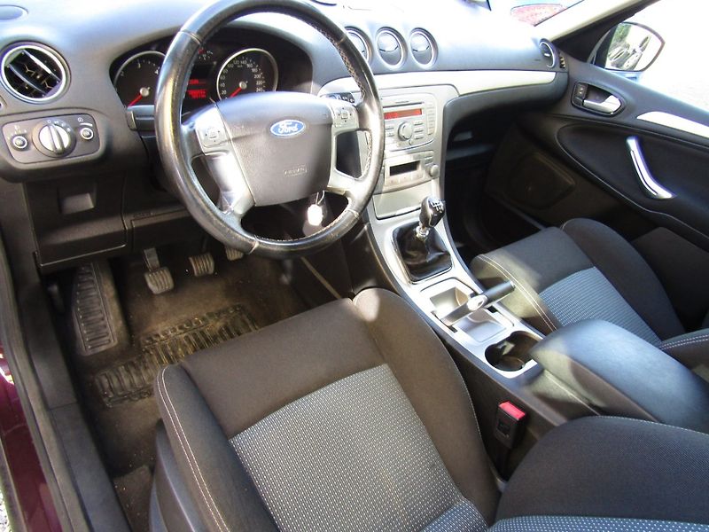 Ford S-MAX (2010) 2.0 TDCi EURO 5 - fotka 13 z 43