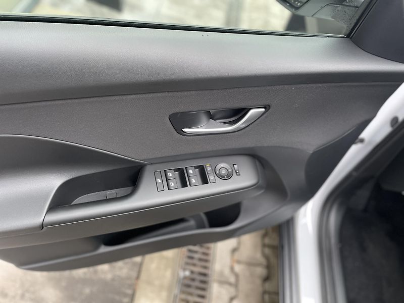 Hyundai Kona 26 1,6 T-GDI DCT HP SMART TECH - fotka 13 z 27