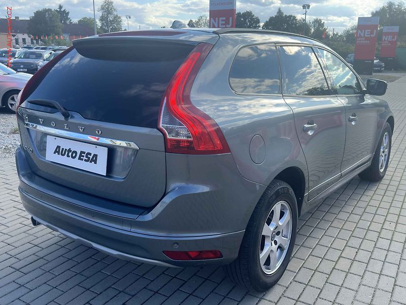 Volvo XC60 (2015) 2.0 D3, 2.maj,ČR, servis - fotka 4 z 23