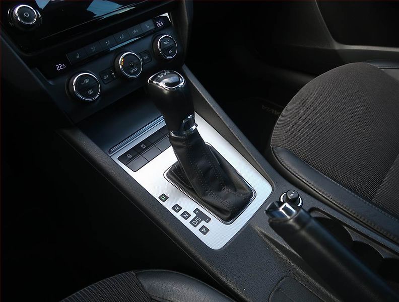 Škoda Octavia (2013) 1.8 TSI, Automat, Serv.kniha - fotka 13 z 21