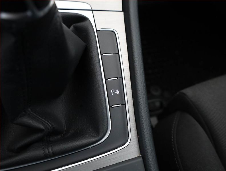 Volkswagen Golf (2014) 2.0 TDI, Serv.kniha, Navi - fotka 16 z 20