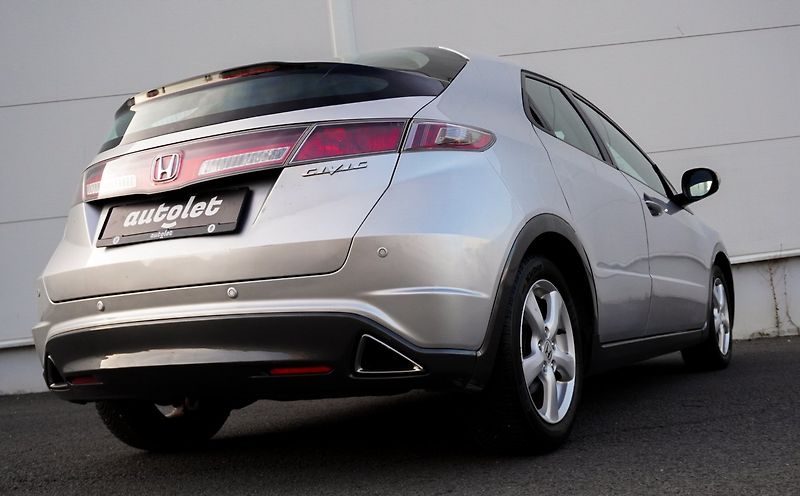 Honda Civic 1.4 i-Vtec ELEGANCE - fotka 9 z 21