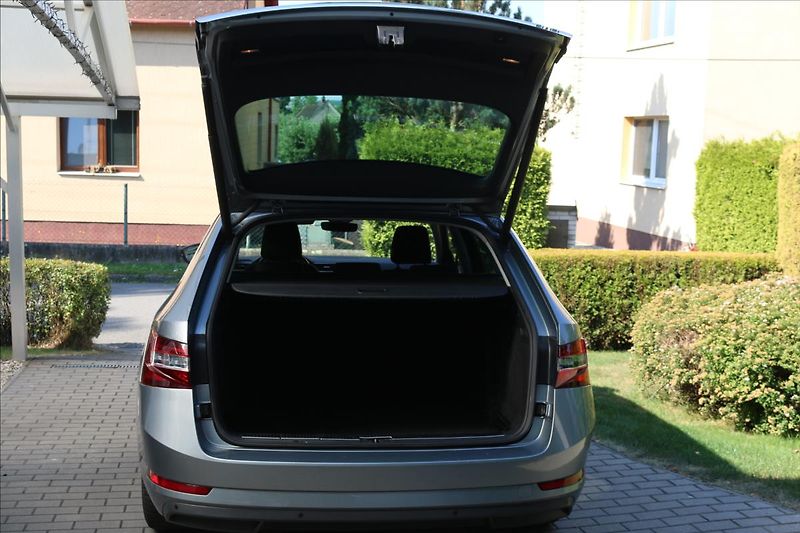 Škoda Superb 2,0 TDi, DSG , 4x4 - fotka 43 z 52