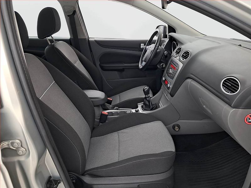 Ford Focus (2010) 1.6 16V - fotka 9 z 15