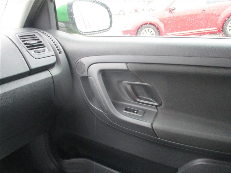 Škoda Fabia 1,2 TSI, klima, serv. kniha, - fotka 24 z 39