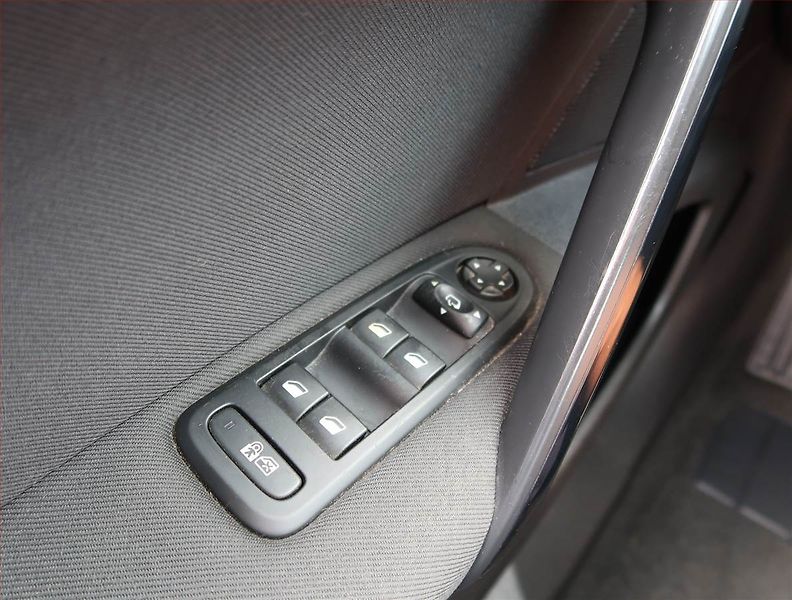 Peugeot 508 (2014) 2.0 HDi, Automat, Navi, Xenony - fotka 20 z 22