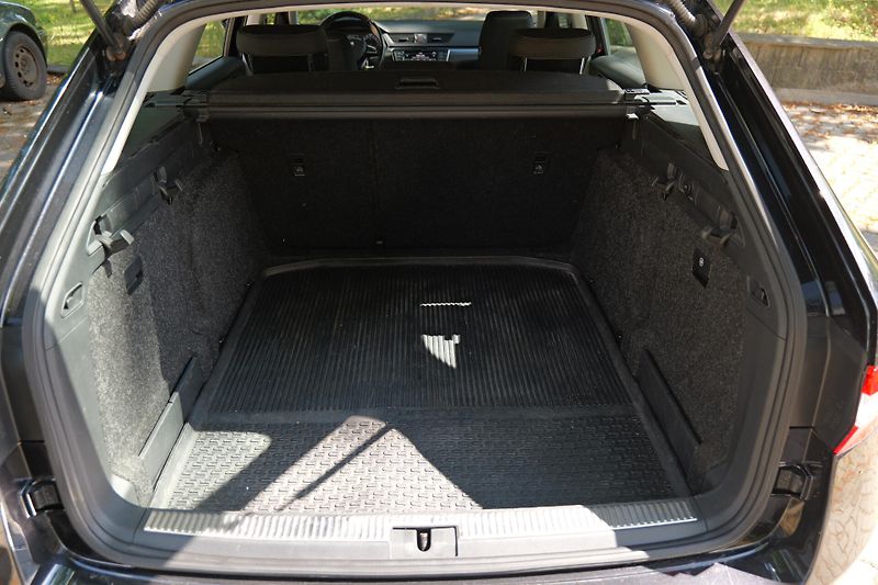 Škoda Superb 1.4 TSI Smartlink DAB PDC - fotka 27 z 28
