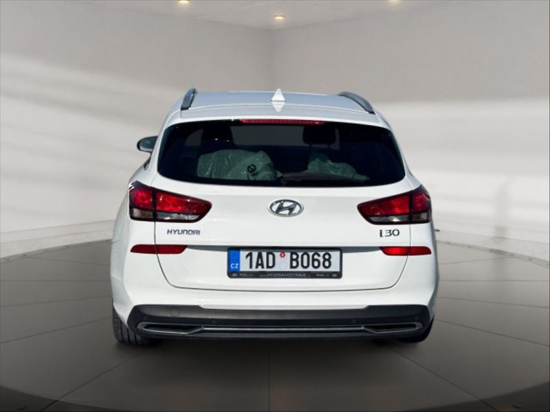 Hyundai i30 1,5 T-GDI Smart - fotka 3 z 10