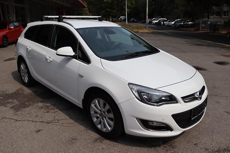 Opel Astra Opel Astra J Sports Tourer 1.7 - fotka 8 z 54