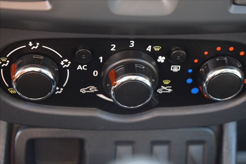 Dacia Duster 1,6 I 77KW NÍZKÉ KM 2XKOLA TOP - fotka 36 z 44