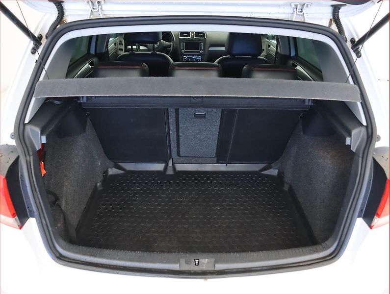 Volkswagen Golf (2011) 1.6 TDI, Automat, Navi - fotka 14 z 16