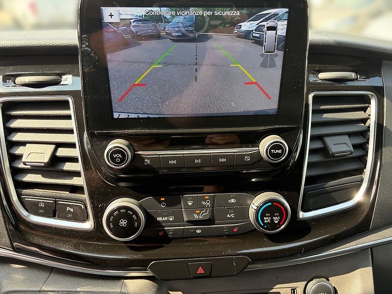 Ford Tourneo Custom (2019) L1 Titanium 136kW Aut. ZÁRUKA - fotka 9 z 19