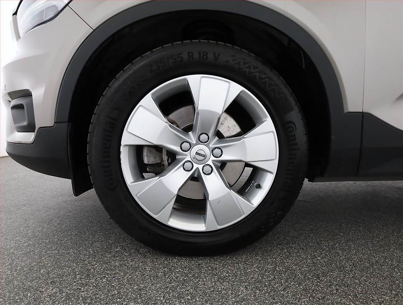 Volvo XC40 (2021) B4 - fotka 17 z 17