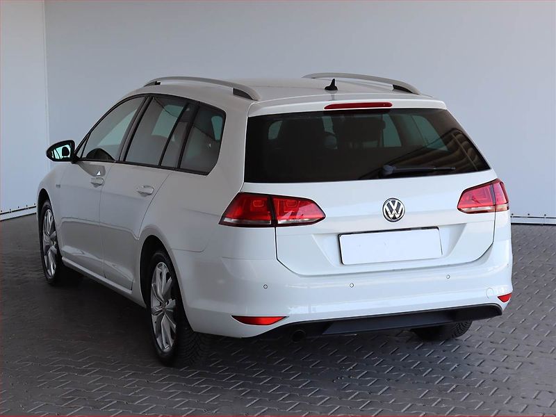 Volkswagen Golf (2015) 1.6 TDI, Serv.kniha, Navi - fotka 4 z 23