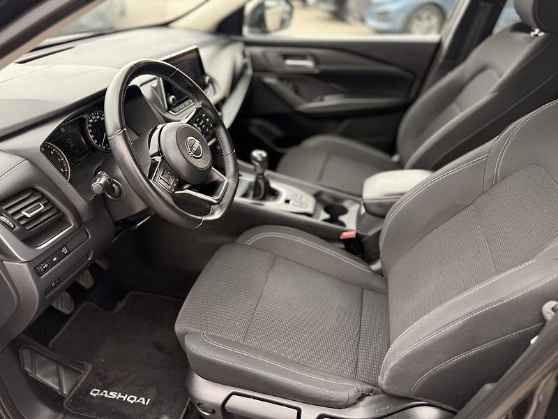 Nissan Qashqai (2022) 1.3 MHEV,140PS,ZÁRUKA - fotka 25 z 37