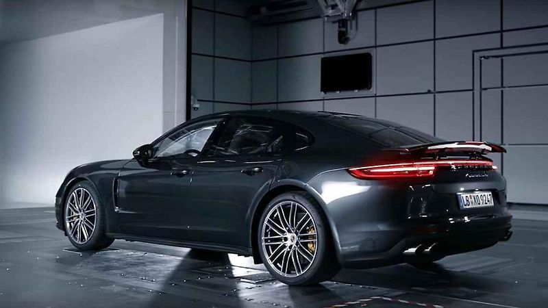 Porsche Cayman GT4.