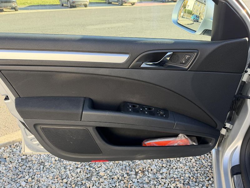 Škoda Superb II 2,0 TDi/103kW - Klima,ESP,. - fotka 9 z 71