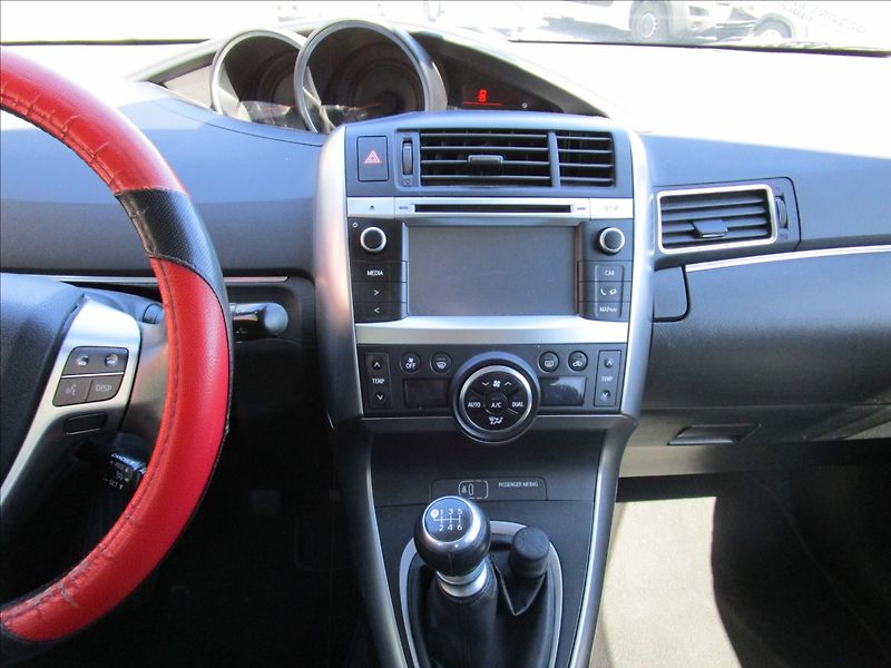 Toyota Verso 1.6 D-4D, aut. Klima, 1. maj. - fotka 9 z 41