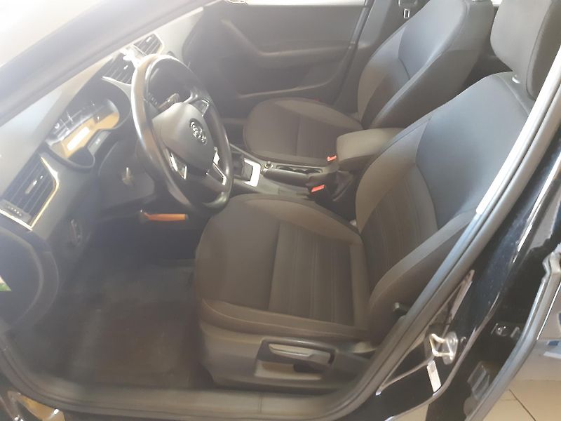 Škoda Octavia 1.6 TDI NAVI KAMERA APP - fotka 8 z 28