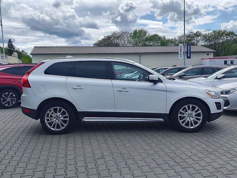 Volvo XC60 D5 2.4/136kW Summum AUT. - fotka 4 z 28