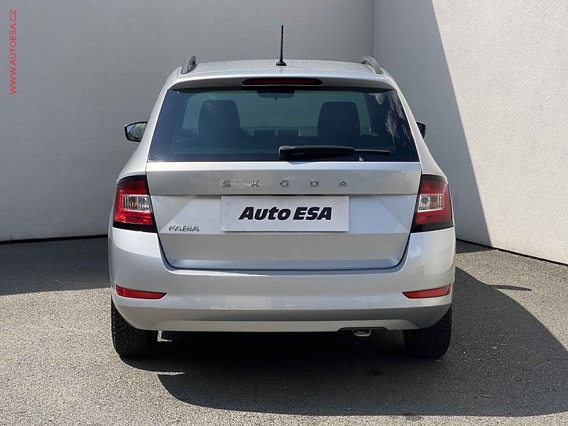 Škoda Fabia (2022) 1.0 TSi, 1.maj,ČR, Ambition - fotka 5 z 17