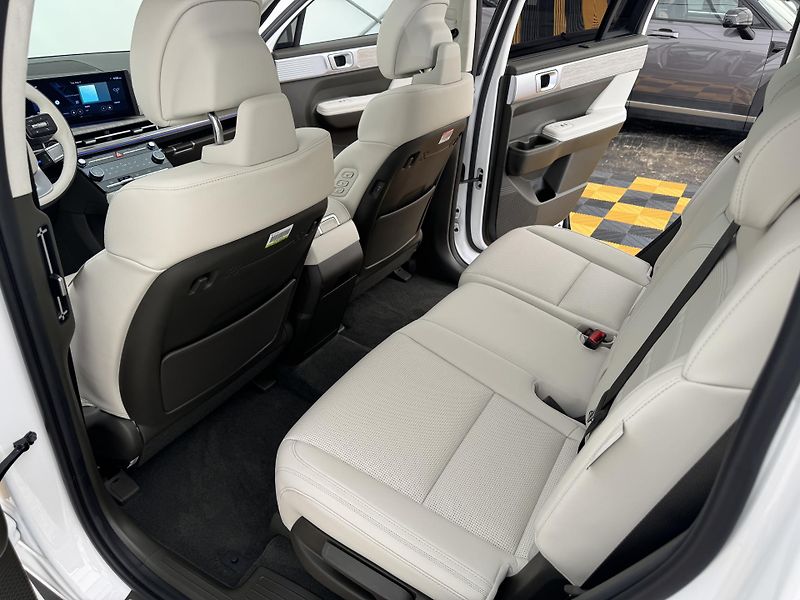 Hyundai Santa Fe 1.6*Hybrid*132kw*DPH*Vybava* - fotka 13 z 48
