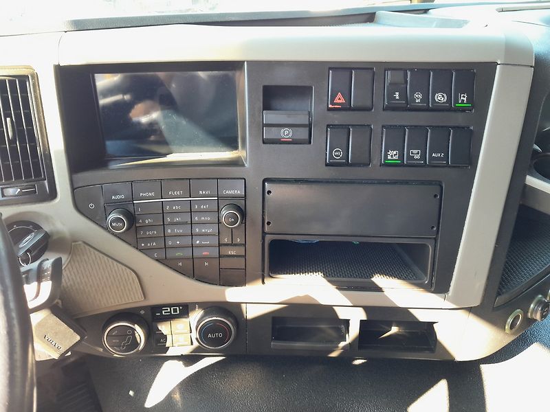 Volvo FM 330 Thermoking T-1200R - fotka 30 z 40