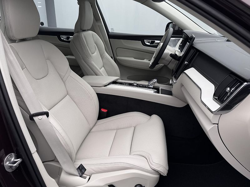 Volvo XC60 (2026) B5 AWD AUT BRIGHT ULTRA - fotka 24 z 26