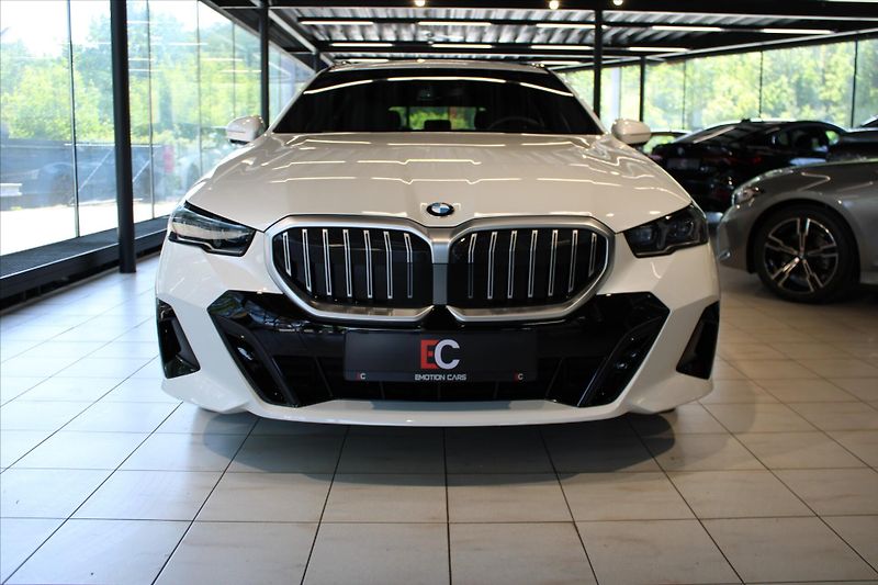 BMW Řada 5 540d xDrive M Sport DAProf/B&W - fotka 2 z 33