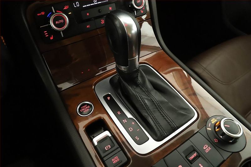 Volkswagen Touareg (2010) 4.2 V8 TDi, 4X4, Automat - fotka 10 z 17