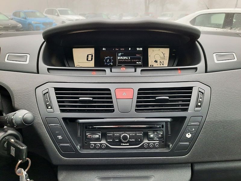 Citroën C4 Picasso 1,6 eHDI 112k STT 7 Míst - fotka 19 z 25