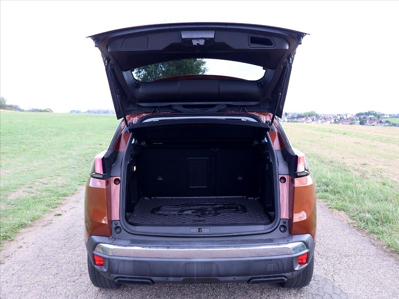 Peugeot 3008 1,5 HDi 96kW Allure CZ - fotka 9 z 31