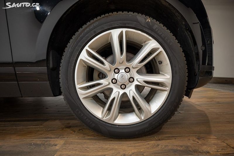 Land Rover Range Rover Velar 2.0 P250 184 kW - fotka 31 z 33