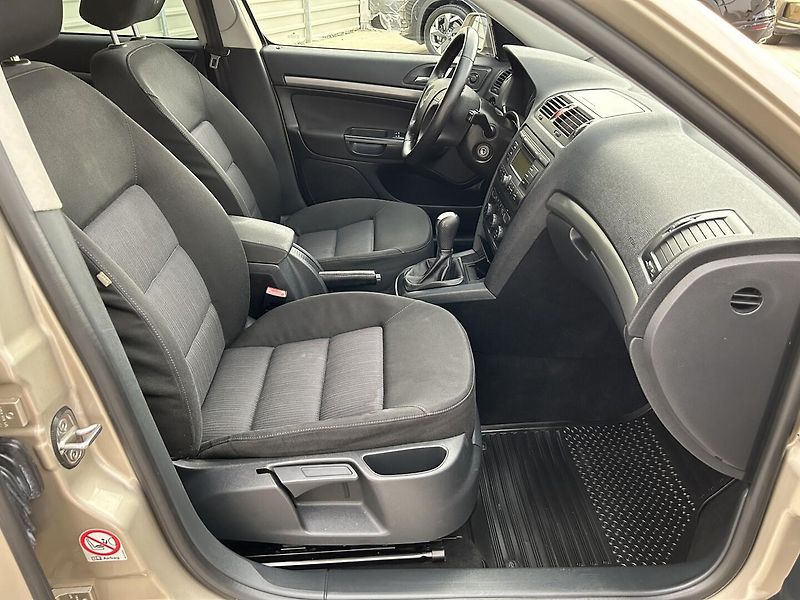 Škoda Octavia 2.0 TDI Elegance - fotka 21 z 24