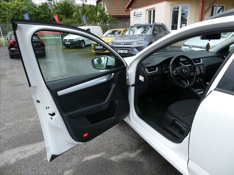 Škoda Octavia 1,6 TDi 81kW STYLE, DPH, ČR - fotka 18 z 38
