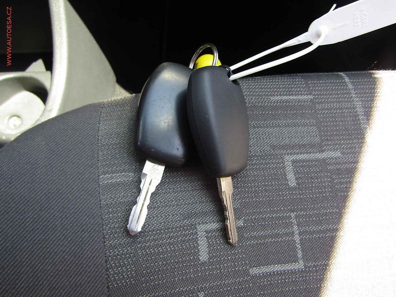 Dacia Logan (2011) 1.2i, 1.maj,ČR, TZ, servis - fotka 13 z 13