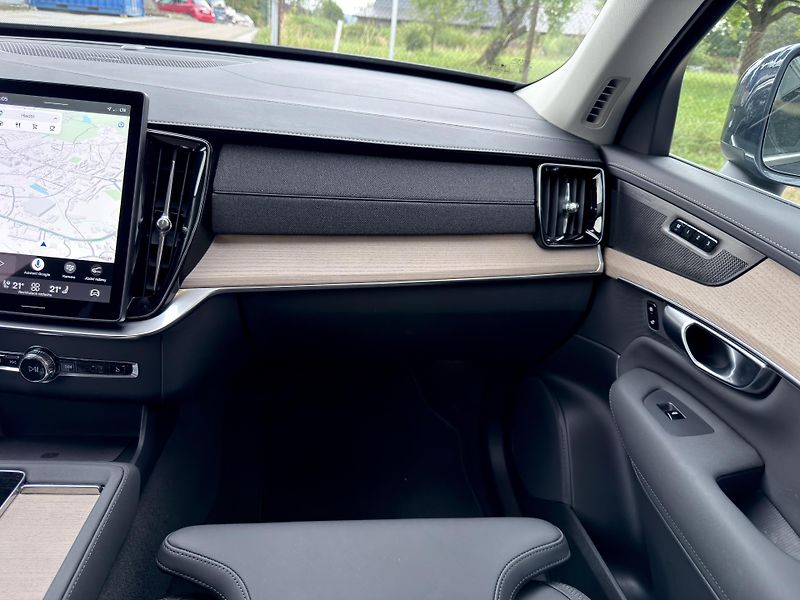 Volvo XC90 B5 AWD PLUS BRIGHT // +kola  - fotka 23 z 50