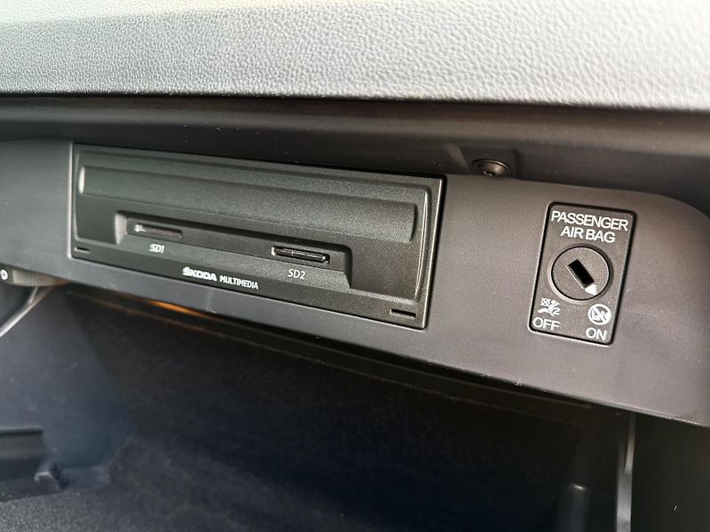 Škoda Octavia Scout 2,0 TDI 4x4 Automat  - fotka 33 z 37