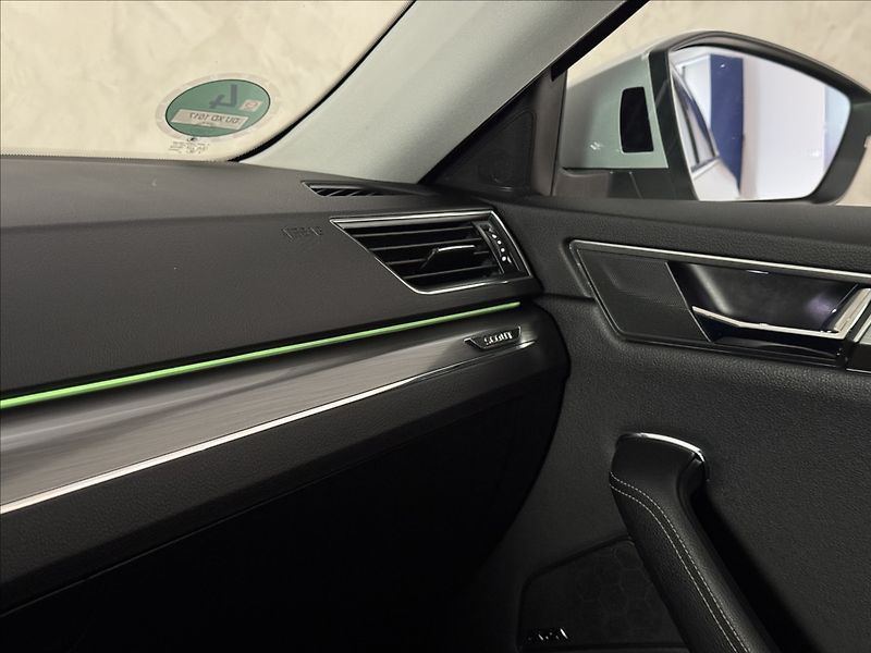 Škoda Superb 2,0 TDi  DSG 4x4 Scout Virtual - fotka 45 z 50