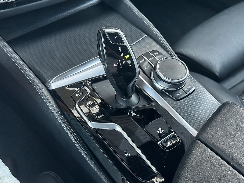 BMW Řada 5 540i ExecutiveDrivePRO,1.maj,D - fotka 17 z 22