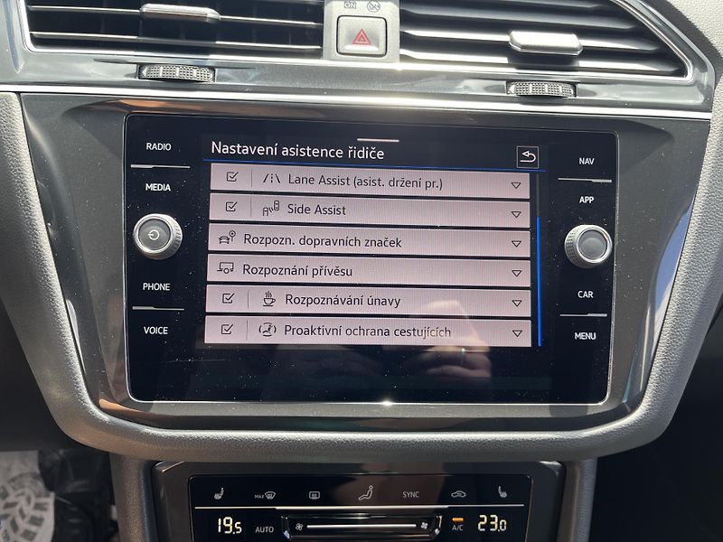 Volkswagen Tiguan 2,0TDI 147kW 4MOTION DSG Busin - fotka 19 z 24