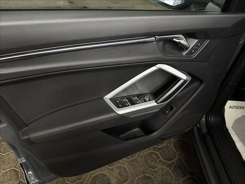 Audi Q3 45TFSI Quattro Pano - fotka 14 z 41