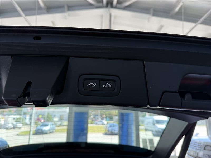Volvo V90 2,0   140kW,D4,AWD,SERVISKA, - fotka 33 z 34