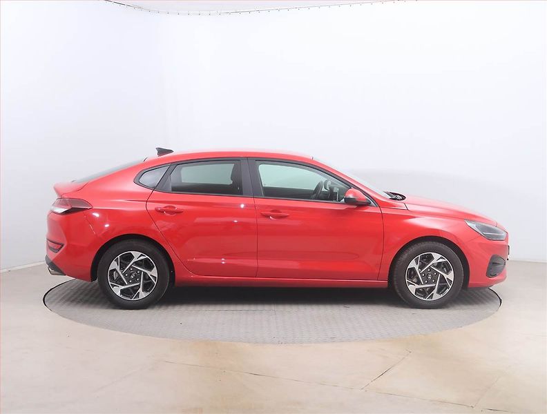 Hyundai i30 (2025) 1.0 T-GDI - fotka 6 z 16